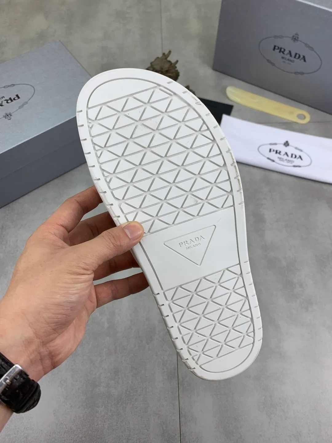 Men's shoes 💰P320💰【New style】🎁🎁🎁 PRADA Prada's new casual slippers, original official website, perfect workmanship, conveying a kind of noble luxury, sublimating its definition of luxury in Prada's high-end extraordinary craftsmanship. Original combination outsole, code number: 38-44 (45 customized) Multiple colors 🉑️ to choose from